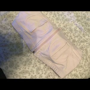 Hands free pumping bra